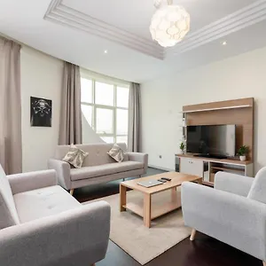 luxury-penthouse-al-barsha.dubaihotelsoffers.com/